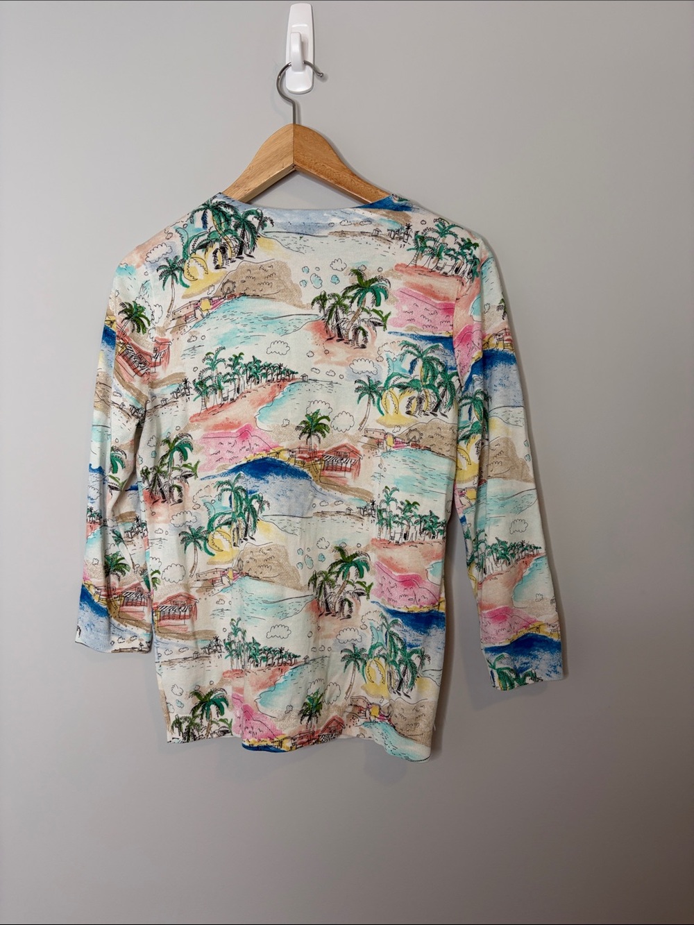 Talbots White Knit Top with Subtle Mint and Pink Accents in a Tropical Theme - Picture 8 of 9